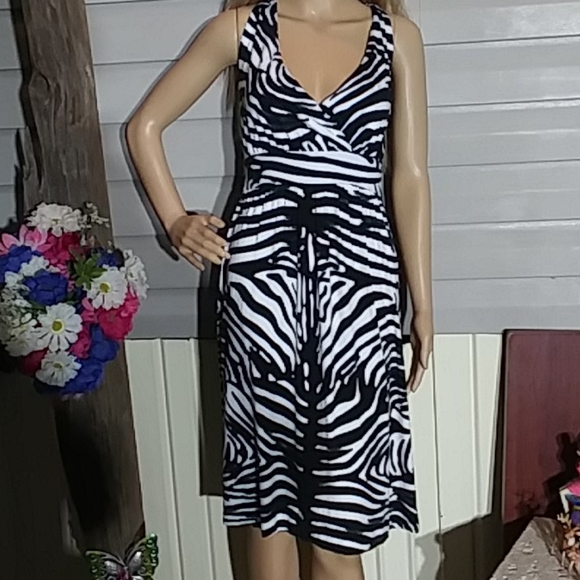 A.n.a black and white lightweight summer dress - Picture 1 of 8